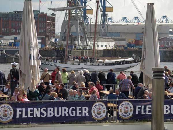 Hamburger Hafengeburtstag: Das traditionelle Schlepperballett am Samstag um 18 Uhr