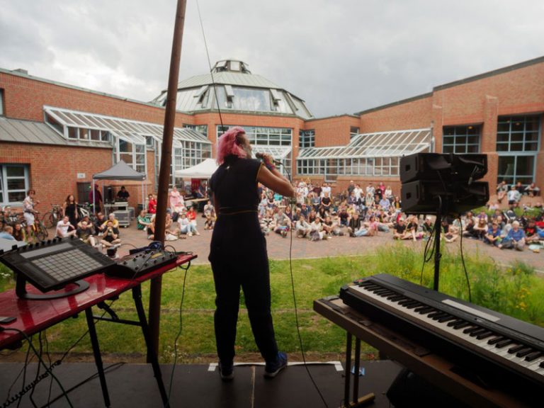 Das Netzwerk Musik von den Elbinseln präsentiert:   48h Wilhelmsburg –  122 Bands an 52 Orten